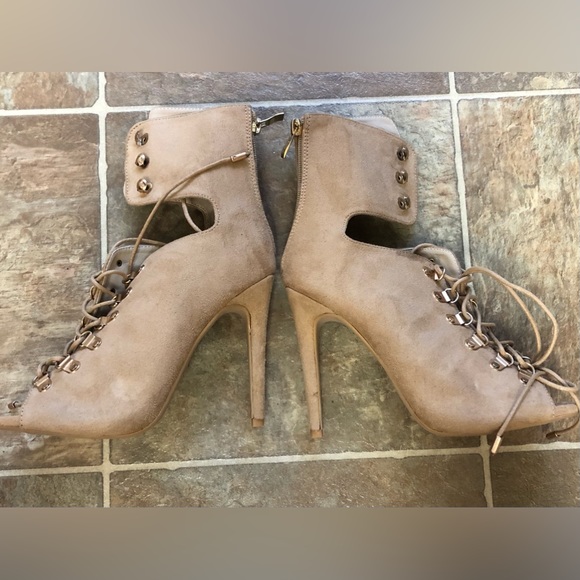 M & L HIGH HEEL FAUX SUEDE BOOTIES SIZE: 8.5 - Picture 5 of 11